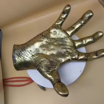 Handförmiger Basketballhalter zur Wandmontage