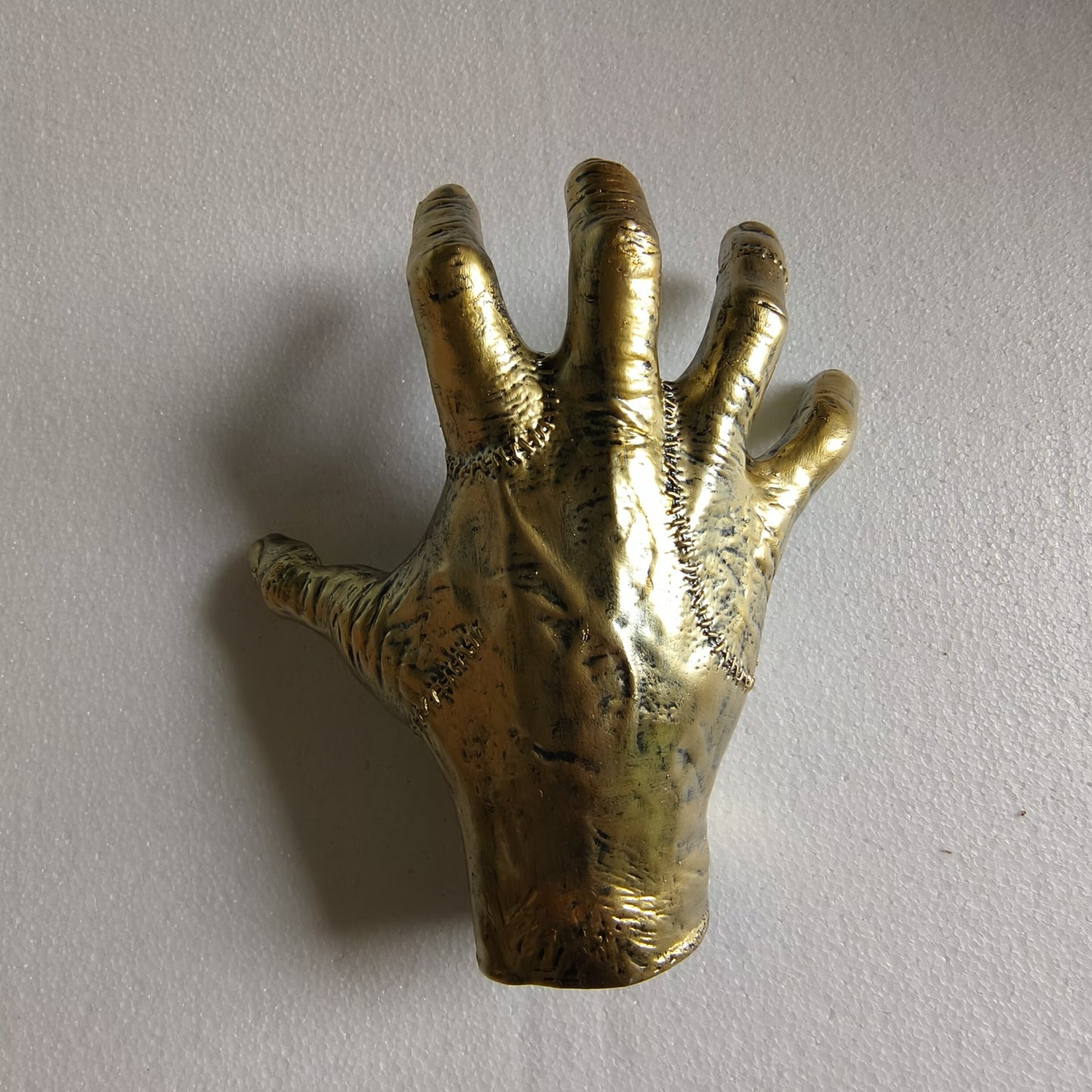 Handförmiger Basketballhalter zur Wandmontage